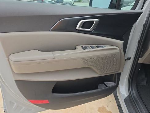 New 2027 Kia Carnival LX FWD image 19