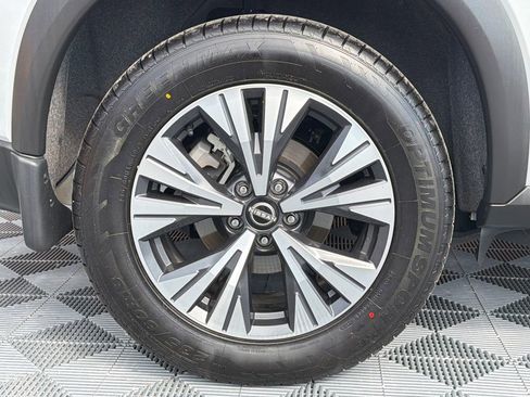 Used 2023 Nissan Rogue SV image 18