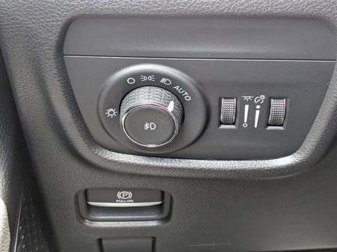 Used 2023 Jeep Grand Cherokee Limited AWD/4WD image 27