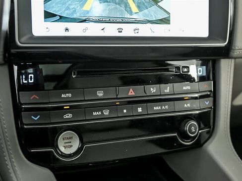 Used 2018 Jaguar F-PACE Portfolio AWD/4WD image 28