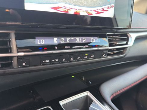 Certified 2025 Toyota Sienna XSE FWD image 25