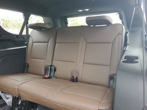 New 2026 Chevrolet Suburban High Country image 17