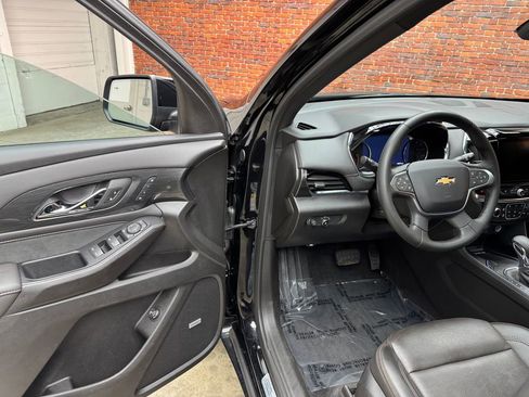 Used 2023 Chevrolet Traverse High Country AWD/4WD image 9