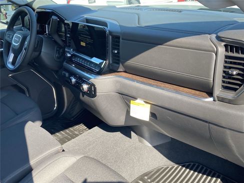 New 2026 GMC Sierra 1500 Elevation image 29