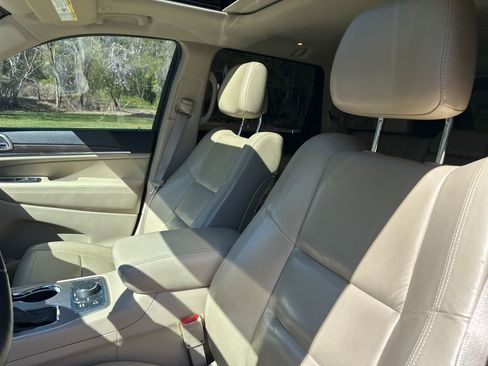 Used 2017 Jeep Grand Cherokee Limited image 10