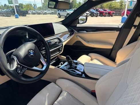 Used 2022 BMW 530i xDrive w/ Executive Package AWD/4WD image 9