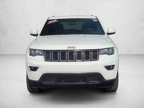Used 2017 Jeep Grand Cherokee Laredo image 2