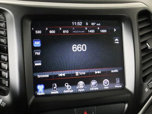 Used 2018 Jeep Cherokee Latitude Plus image 29