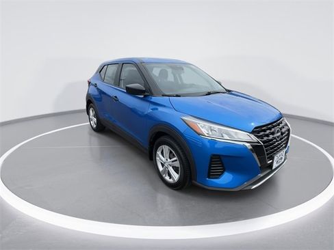 Used 2023 Nissan Kicks S image 2