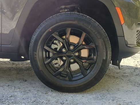 New 2025 Jeep Grand Cherokee L Altitude image 11