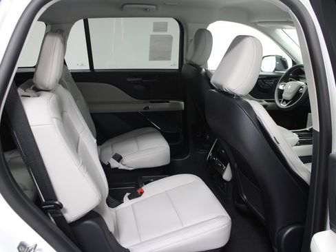 New 2026 Lincoln Aviator 2WD w/ Jet Appearance Package image 32