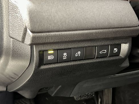 Used 2025 Toyota Camry LE image 31