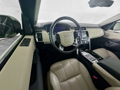 Used 2019 Land Rover Discovery HSE image 18