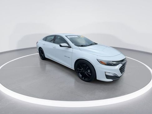 Used 2024 Chevrolet Malibu LT w/ Sport Edition image 2