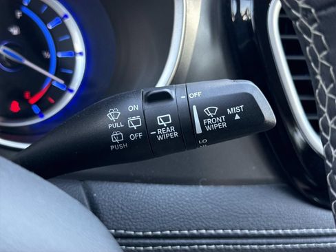 Used 2023 Chrysler Pacifica Touring-L FWD image 17