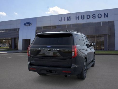 New 2026 Ford Expedition Active image 8