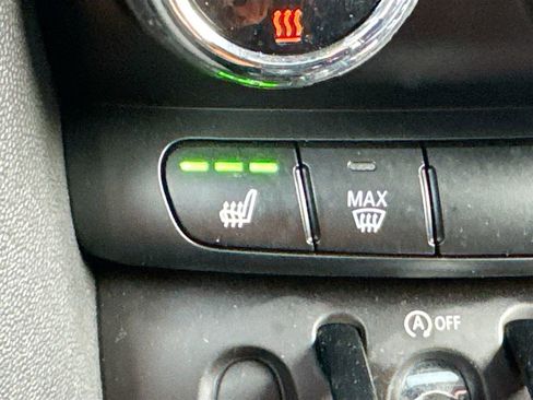 Used 2019 MINI Cooper 4-Door Hardtop w/ Signature Upholstery Package image 25