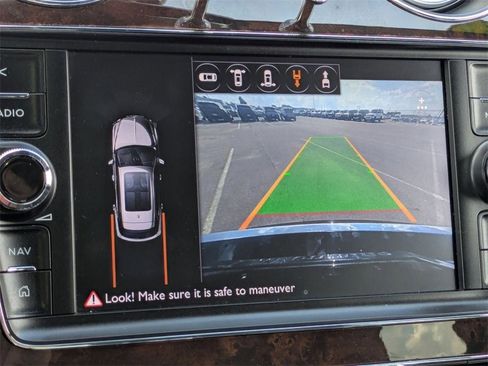 Used 2018 Bentley Bentayga image 28