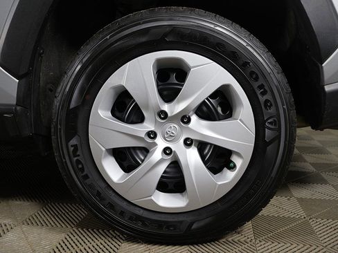 Used 2024 Toyota RAV4 LE AWD/4WD image 15