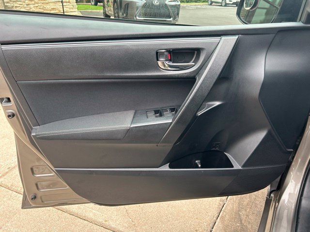 Used 2017 Toyota Corolla LE w/ Carpet Mat Package (TMS) FWD image 11
