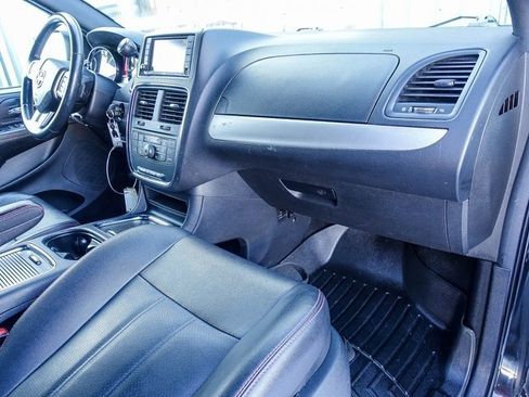 Used 2019 Dodge Grand Caravan GT image 2