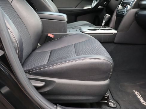 Used 2013 Toyota Camry SE w/ Convenience Pkg FWD image 10