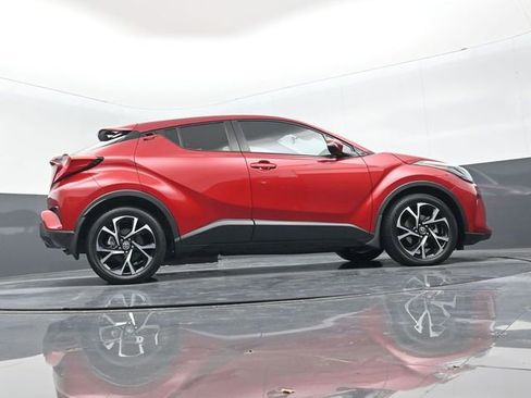 Used 2022 Toyota C-HR XLE image 24