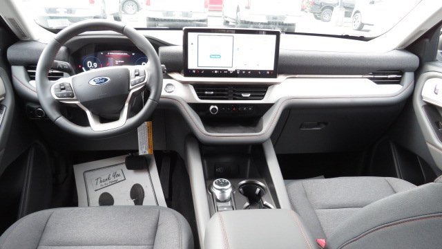 Used 2026 Ford Explorer Active AWD/4WD image 2