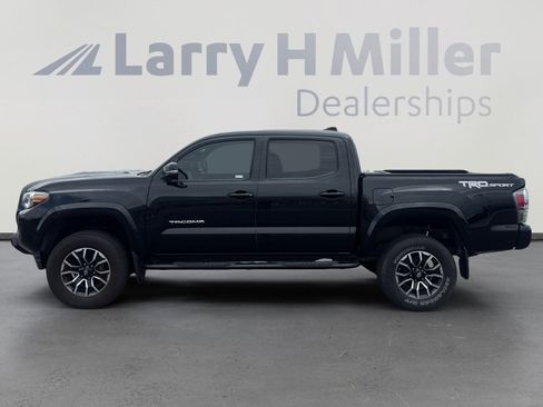 Used 2020 Toyota Tacoma TRD Sport w/ Technology Package RWD image 2