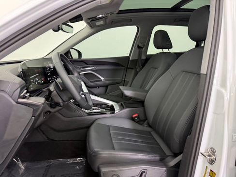 Certified 2025 Audi Q5 Premium w/ Convenience Package image 5