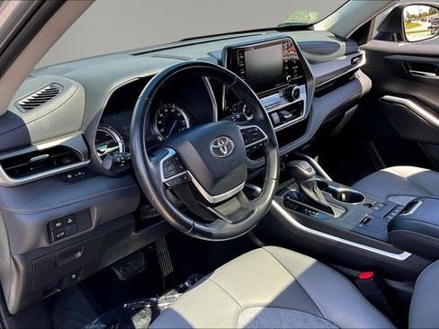 Used 2022 Toyota Highlander Bronze Edition AWD/4WD image 17