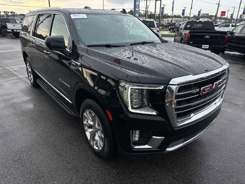 Used 2022 GMC Yukon XL SLT image 3