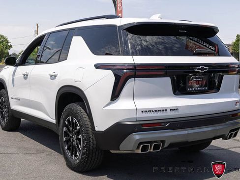 Used 2024 Chevrolet Traverse Z71 w/ Enhanced Driving Package AWD/4WD image 17