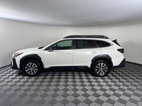 Used 2024 Subaru Outback Premium AWD/4WD image 2
