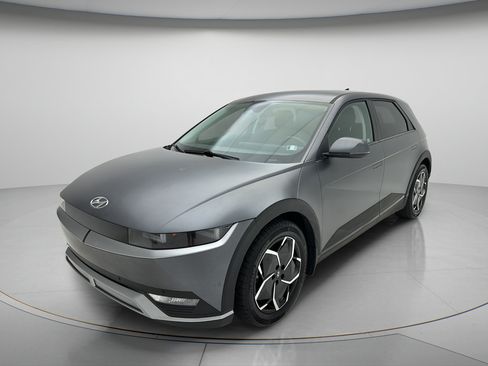Used 2024 Hyundai Ioniq 5 SEL AWD/4WD image 3