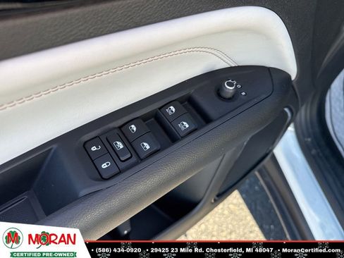 Used 2025 Jeep Compass Limited image 10