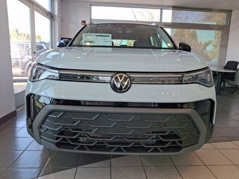 New 2026 Volkswagen Taos SE AWD/4WD image 2