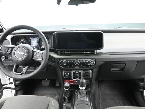 Used 2025 Jeep Wrangler Unlimited Sport AWD/4WD image 12