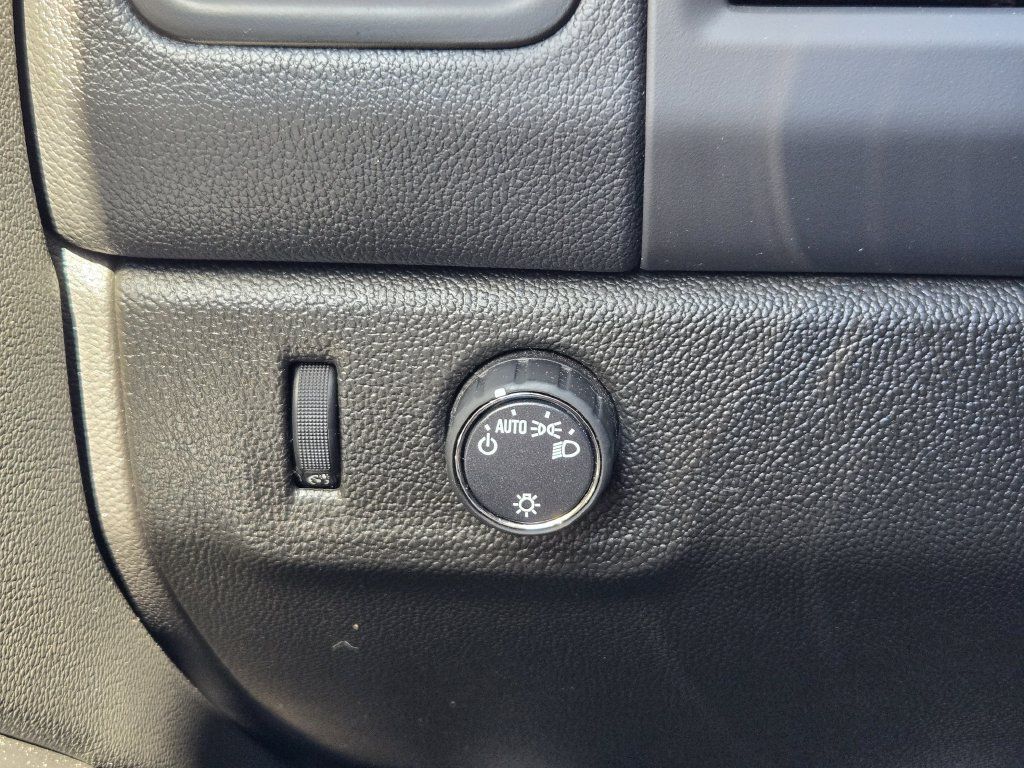 Used 2022 Chevrolet Colorado LT w/ Fleet Safety Package RWD image 22