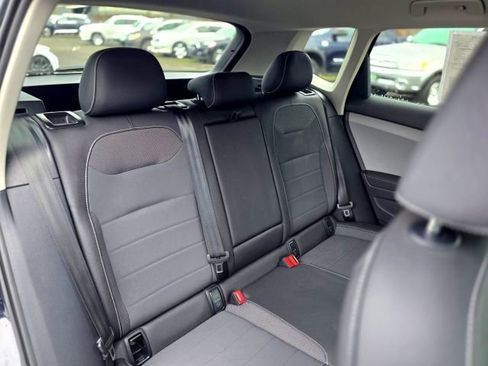 Used 2024 Volkswagen Taos SE image 32