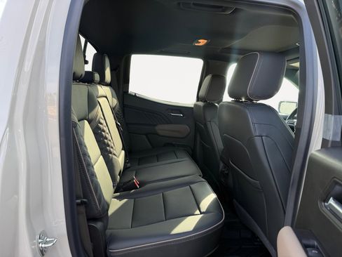 New 2026 GMC Canyon Denali image 18