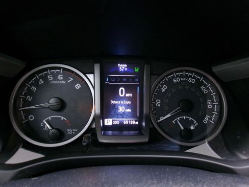 Used 2018 Toyota Tacoma SR5 image 8