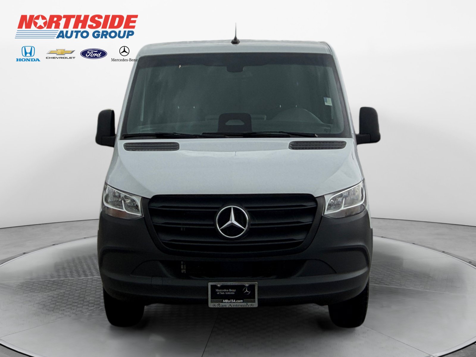 Used 2025 Mercedes-Benz Sprinter 2500 image 2