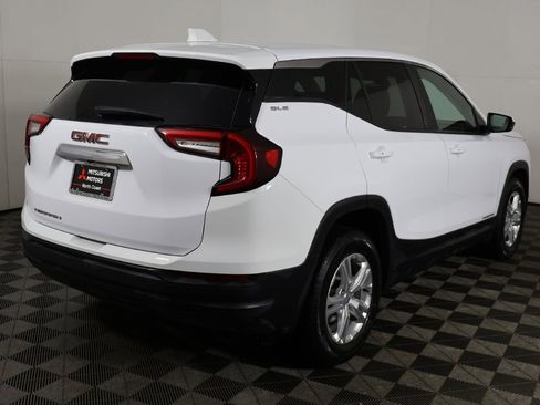 Used 2024 GMC Terrain SLE image 8