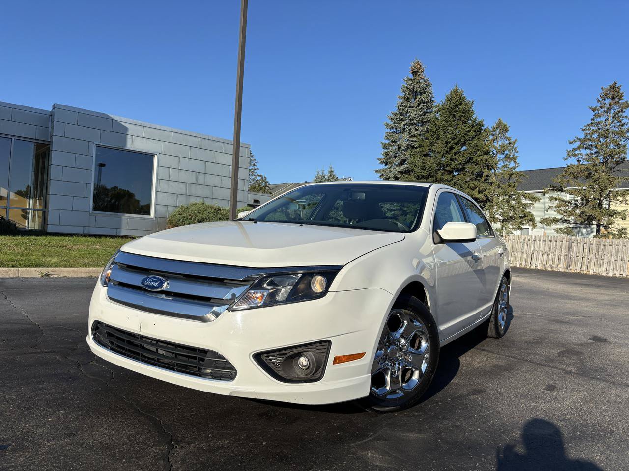 Used 2010 Ford Fusion SE FWD image 3