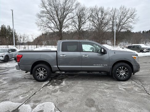 Used 2020 Nissan Titan SV w/ SV Convenience Package image 4