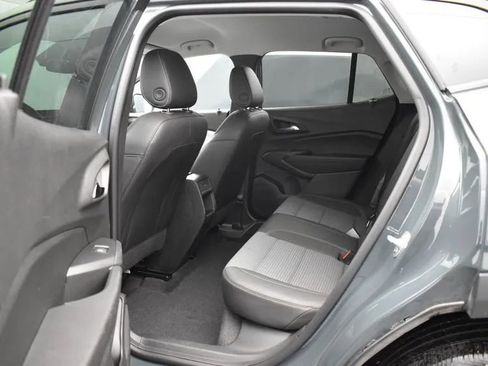 Used 2025 Chevrolet Trax LT image 15