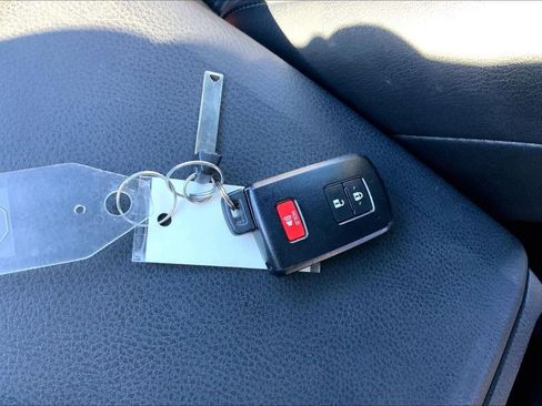 Used 2020 Toyota Tacoma Limited image 11