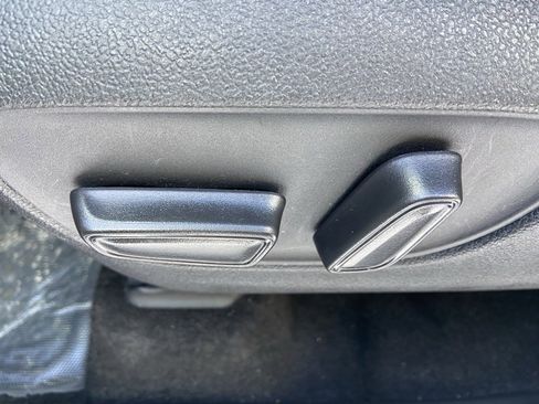 Used 2024 Toyota Highlander LE image 9