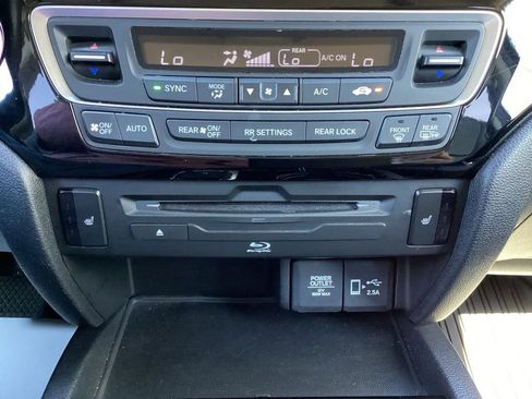 Used 2021 Honda Pilot Touring image 20